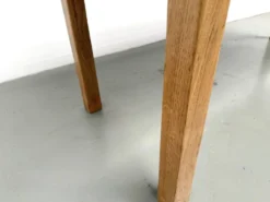 Table de ferme en chêne massif, pieds carrés, un tiroir, France, années 196