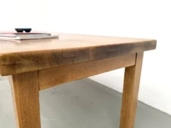 Table de ferme en chêne massif, pieds carrés, un tiroir, France, années 196