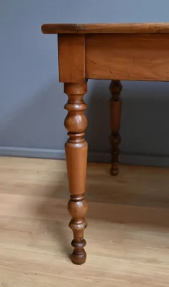 Table de Ferme en Merisier, style Louis Philippe – Milieu XIXe