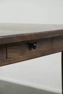 Table de ferme française du 19ème siècle en chêne avec 2 tiroirs.