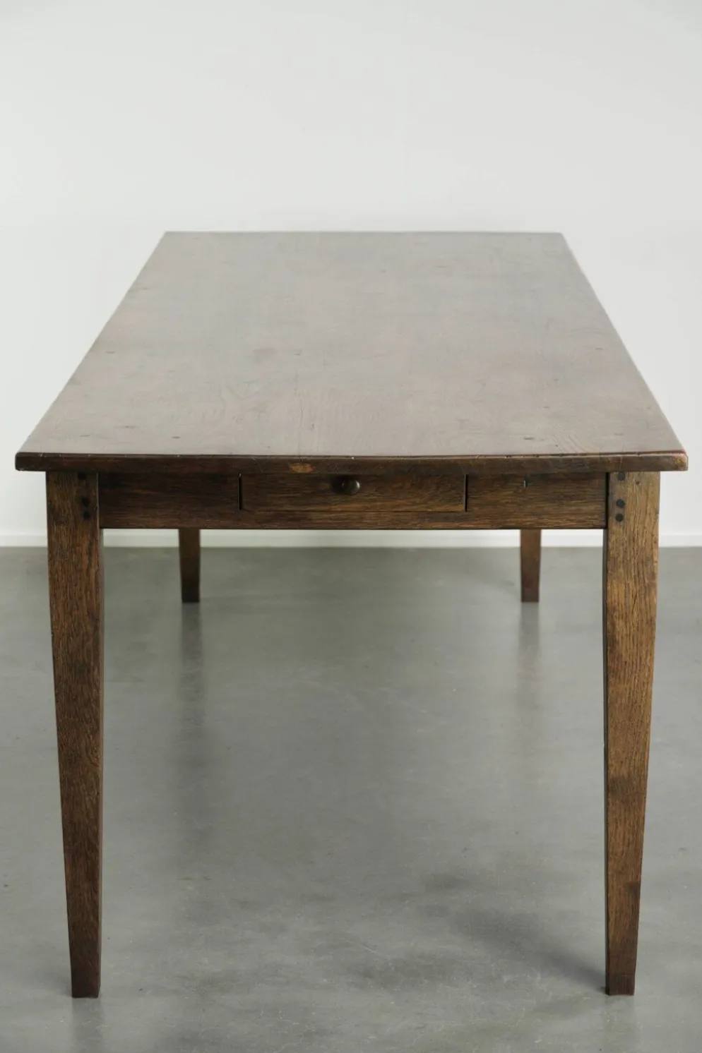 Table de ferme française du 19ème siècle en chêne avec 2 tiroirs.