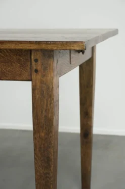 Table de ferme française du 19ème siècle en chêne avec 2 tiroirs.