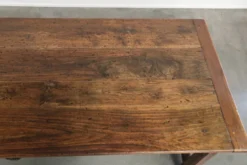 Table de ferme française du XVIIIe siècle en chêne et en bois fruitier.