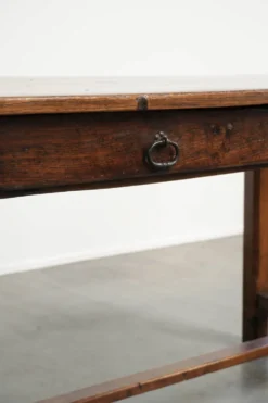 Table de ferme française du XVIIIe siècle en chêne et en bois fruitier.