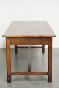Table de ferme française du XVIIIe siècle en chêne et en bois fruitier.