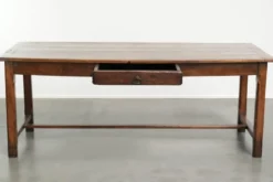 Table de ferme française du XVIIIe siècle en chêne et en bois fruitier.