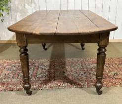 Table de ferme 19ème, plateau en sapin et piétement en peuplier