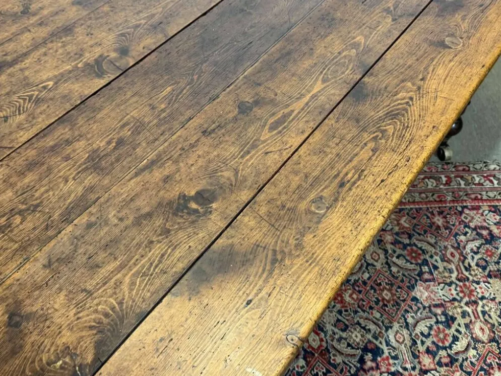 Table de ferme 19ème, plateau en sapin et piétement en peuplier