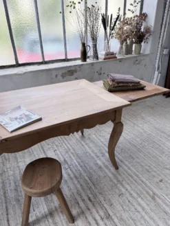 Table de ferme merisier pieds galbés XIXème