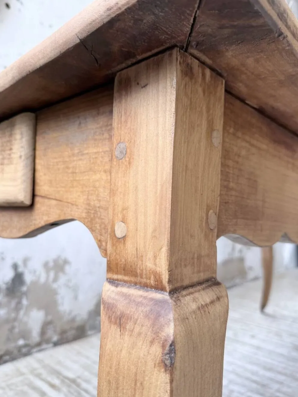 Table de ferme merisier pieds galbés XIXème