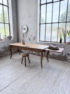 Table de ferme merisier pieds galbés XIXème