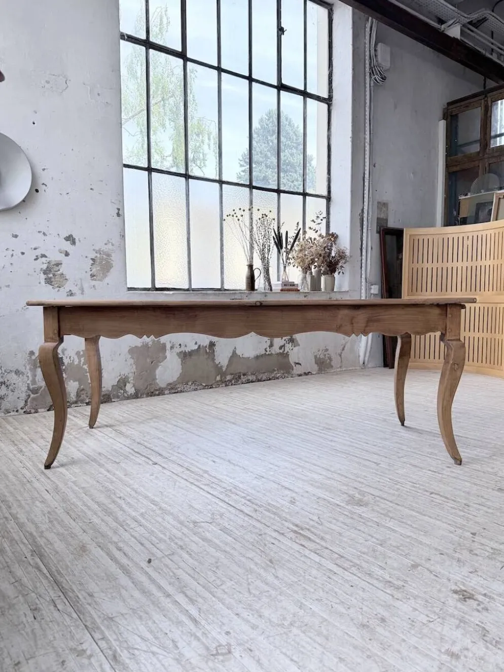 Table de ferme merisier pieds galbés XIXème