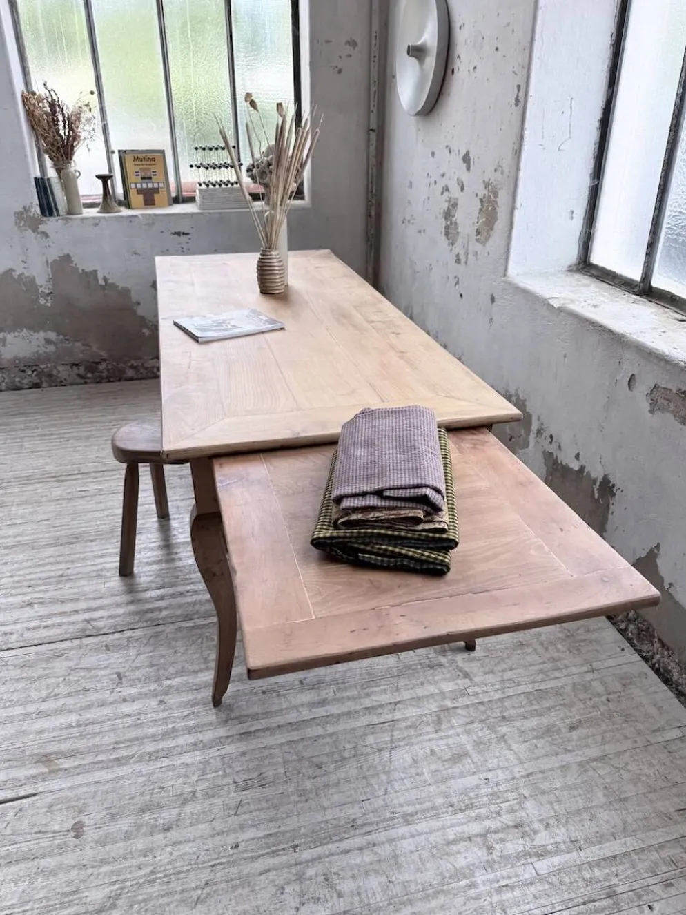 Table de ferme merisier pieds galbés XIXème