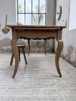 Table de ferme merisier pieds galbés XIXème