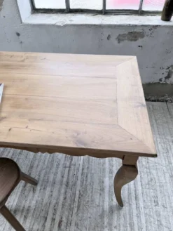 Table de ferme merisier pieds galbés XIXème