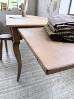 Table de ferme merisier pieds galbés XIXème