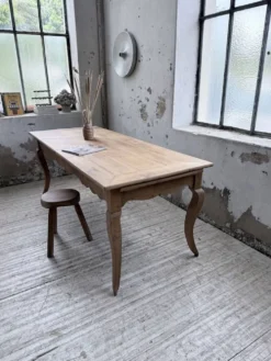 Table de ferme merisier pieds galbés XIXème