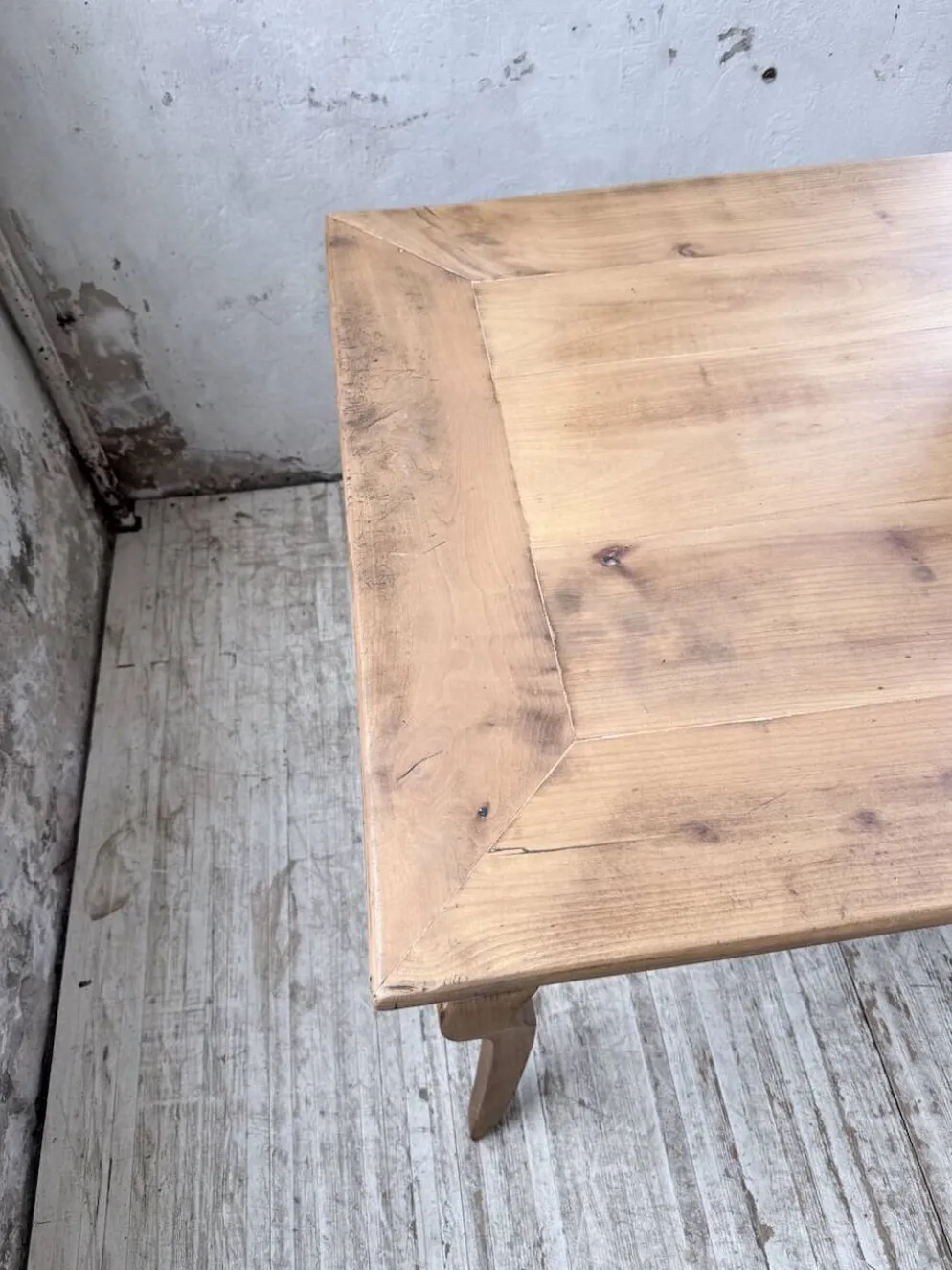 Table de ferme merisier pieds galbés XIXème