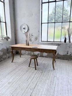 Table de ferme merisier pieds galbés XIXème