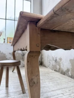 Table de ferme merisier pieds galbés XIXème