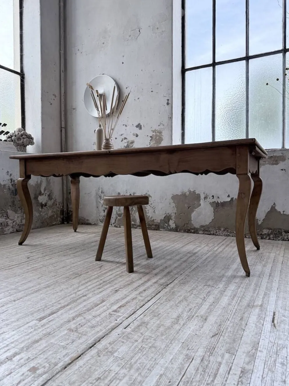Table de ferme merisier pieds galbés XIXème