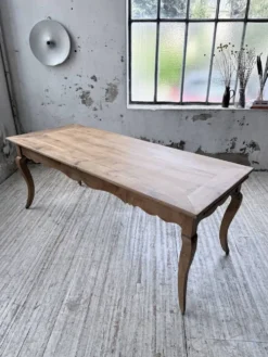 Table de ferme merisier pieds galbés XIXème