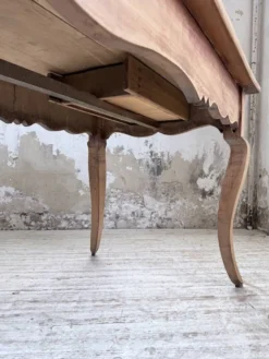 Table de ferme merisier pieds galbés XIXème