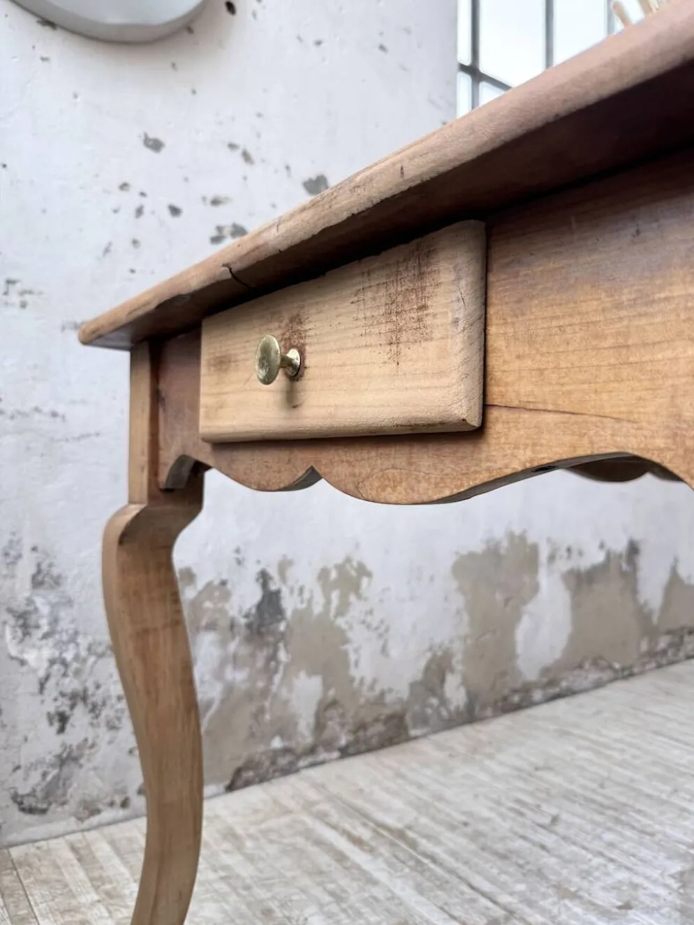 Table de ferme merisier pieds galbés XIXème