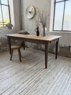 Table de ferme noyer pieds fuseaux 1950