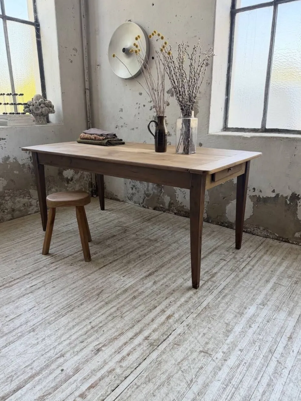 Table de ferme noyer pieds fuseaux 1950