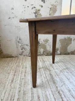 Table de ferme noyer pieds fuseaux 1950