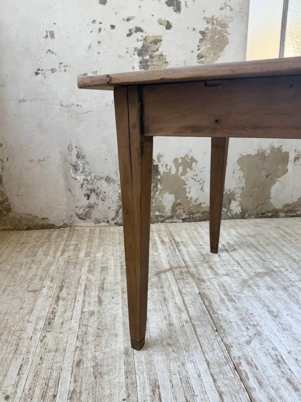 Table de ferme noyer pieds fuseaux 1950