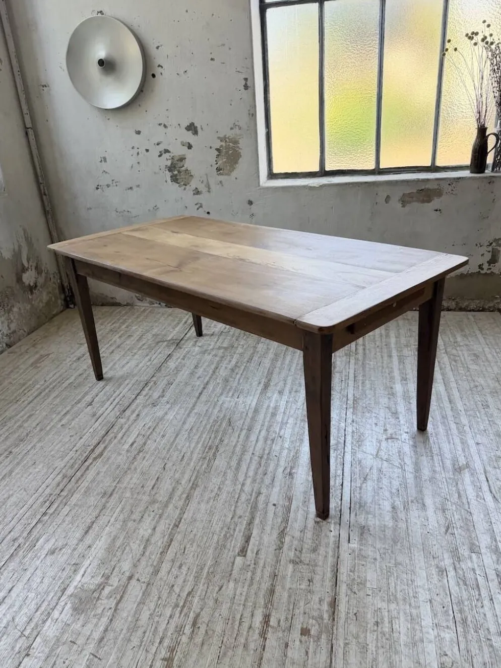 Table de ferme noyer pieds fuseaux 1950