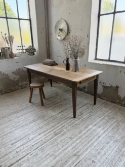 Table de ferme noyer pieds fuseaux 1950