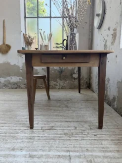 Table de ferme noyer pieds fuseaux 1950