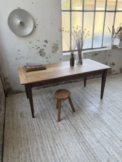 Table de ferme noyer pieds fuseaux 1950