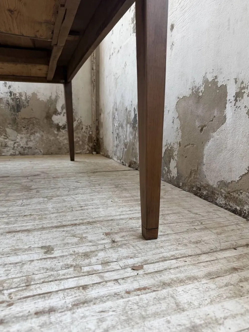 Table de ferme noyer pieds fuseaux 1950