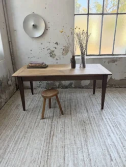 Table de ferme noyer pieds fuseaux 1950
