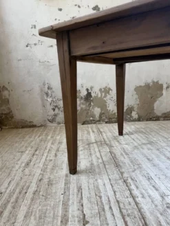 Table de ferme noyer pieds fuseaux 1950