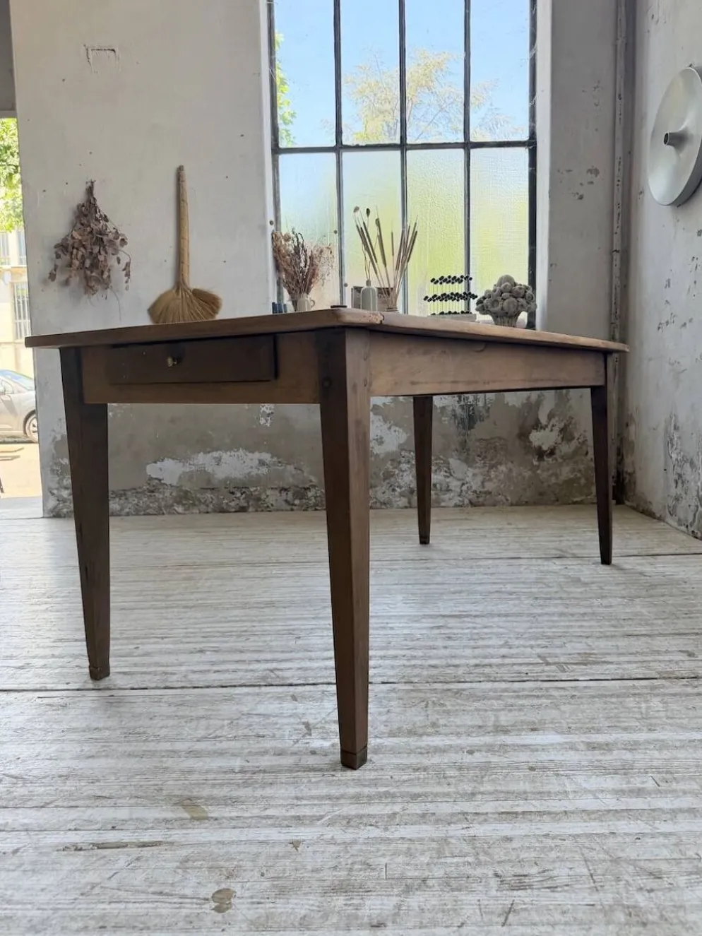 Table de ferme noyer pieds fuseaux 1950