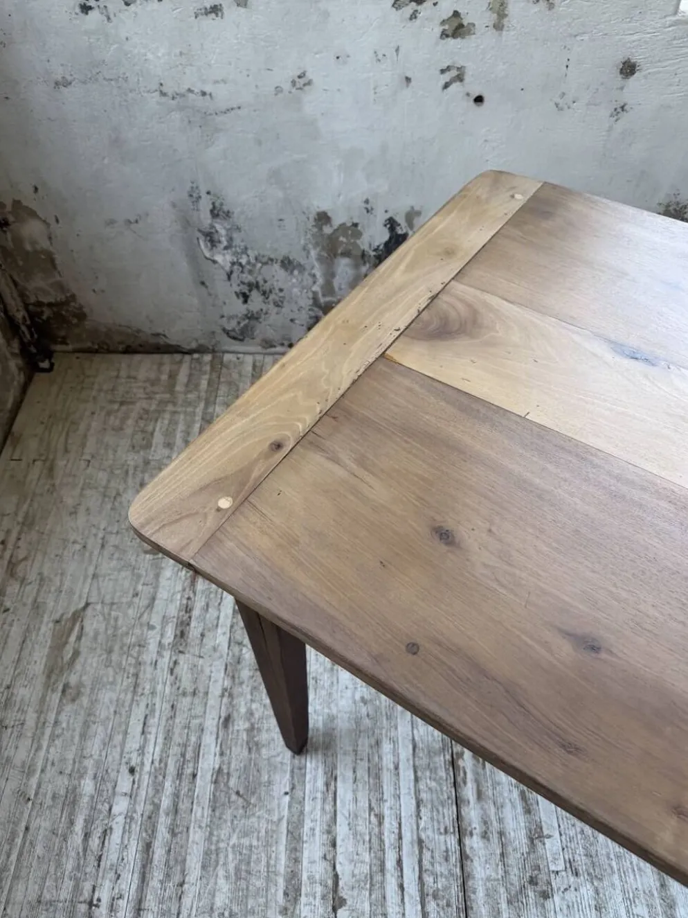Table de ferme noyer pieds fuseaux 1950
