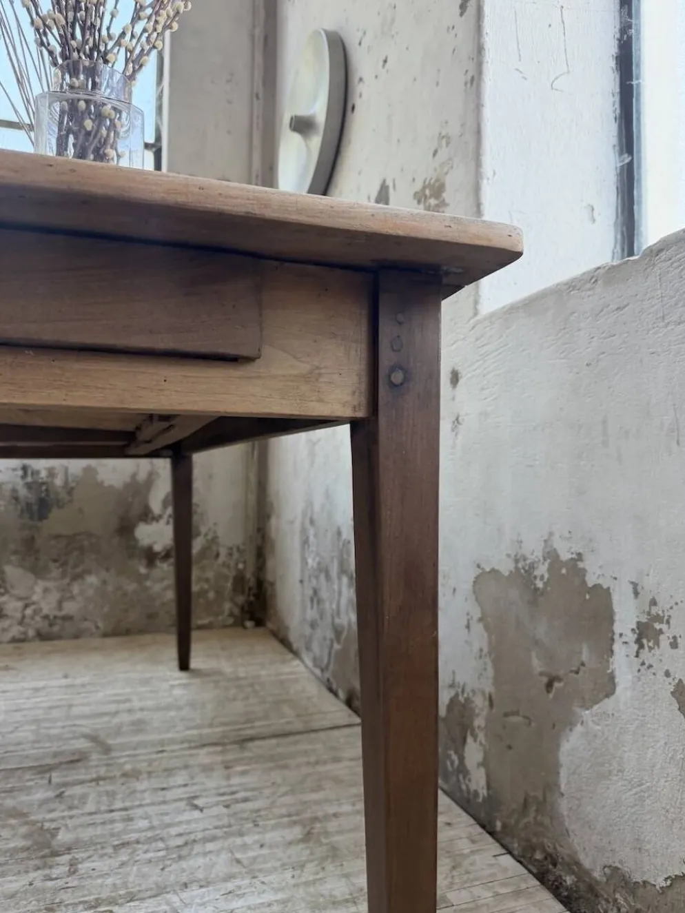 Table de ferme noyer pieds fuseaux 1950