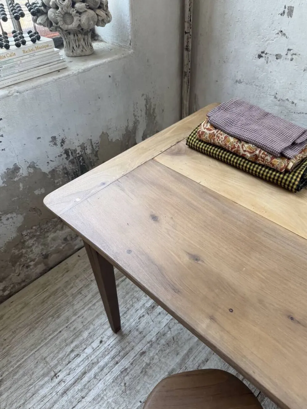 Table de ferme noyer pieds fuseaux 1950