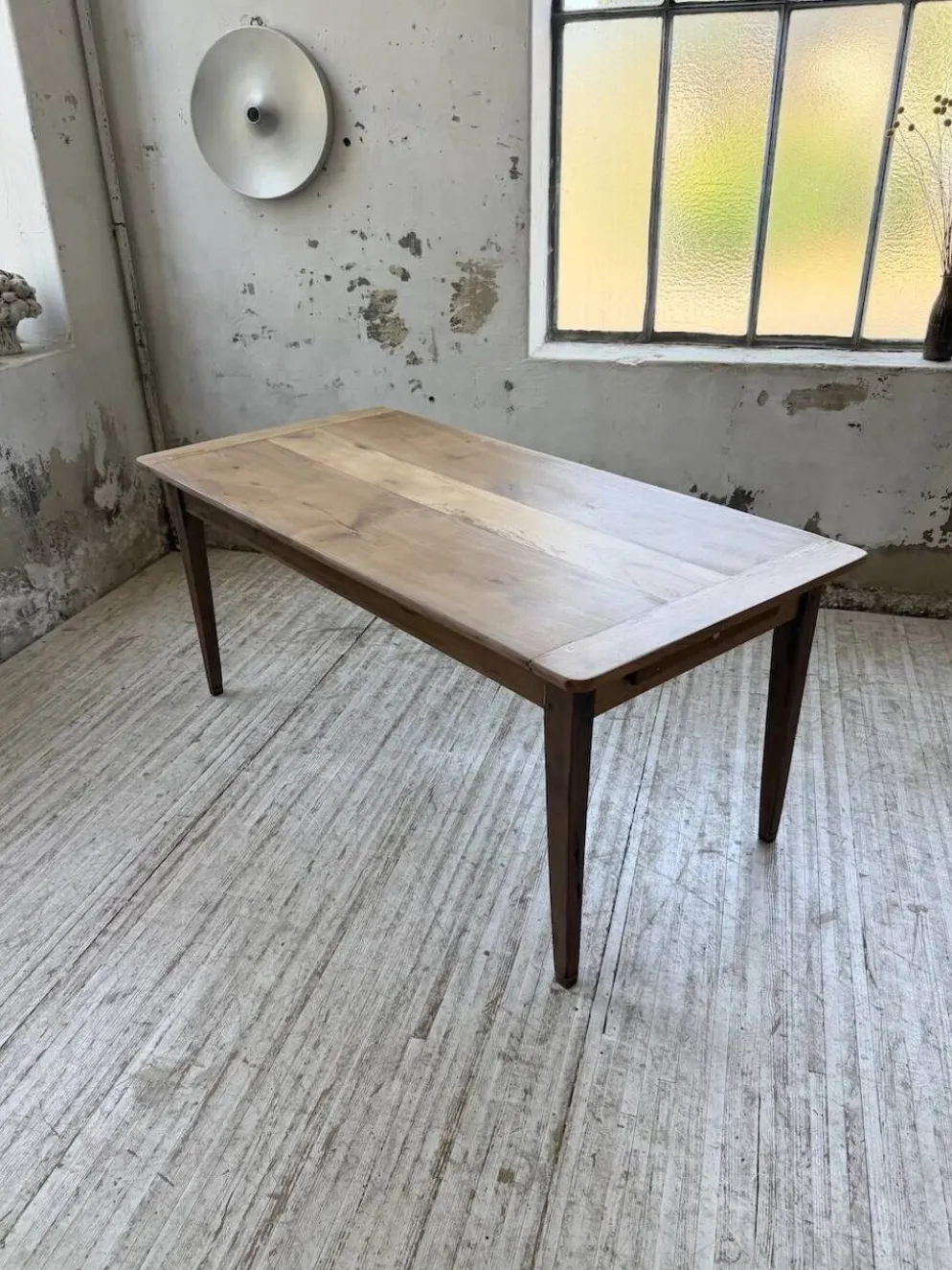 Table de ferme noyer pieds fuseaux 1950