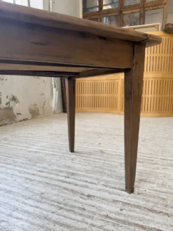 Table de ferme noyer pieds fuseaux 1950