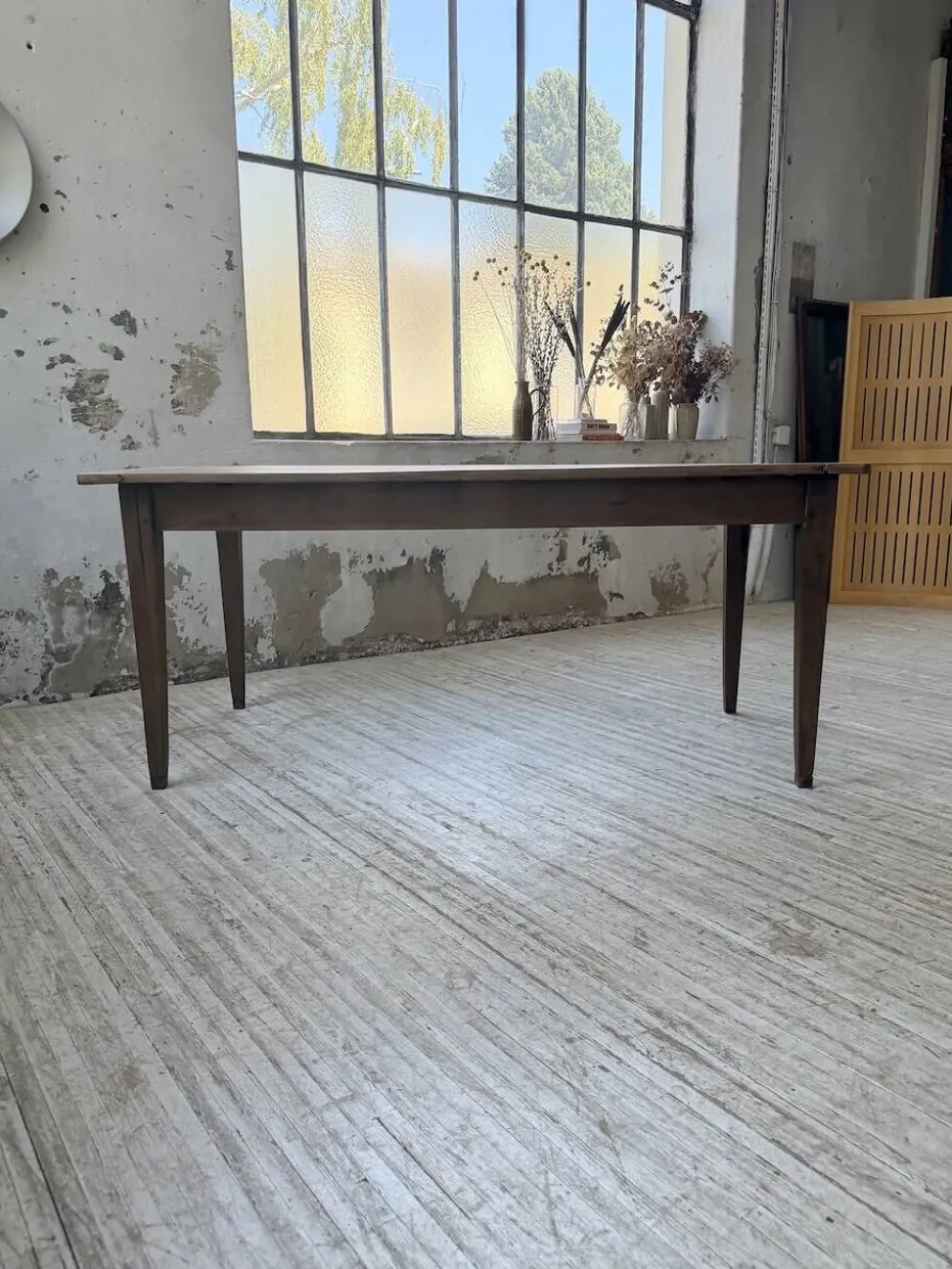 Table de ferme noyer pieds fuseaux 1950