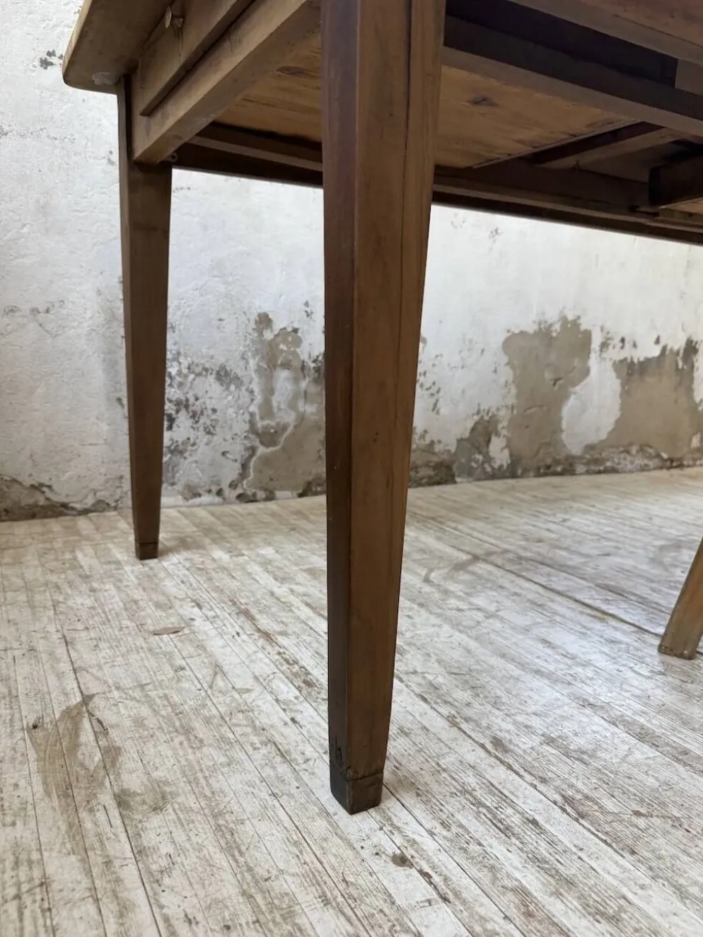 Table de ferme noyer pieds fuseaux 1950