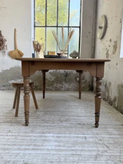 Table de ferme noyer à rallonges 150-250cm
