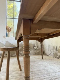 Table de ferme noyer à rallonges 150-250cm