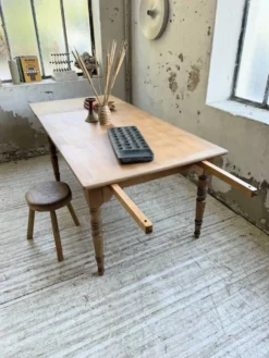 Table de ferme noyer à rallonges 150-250cm